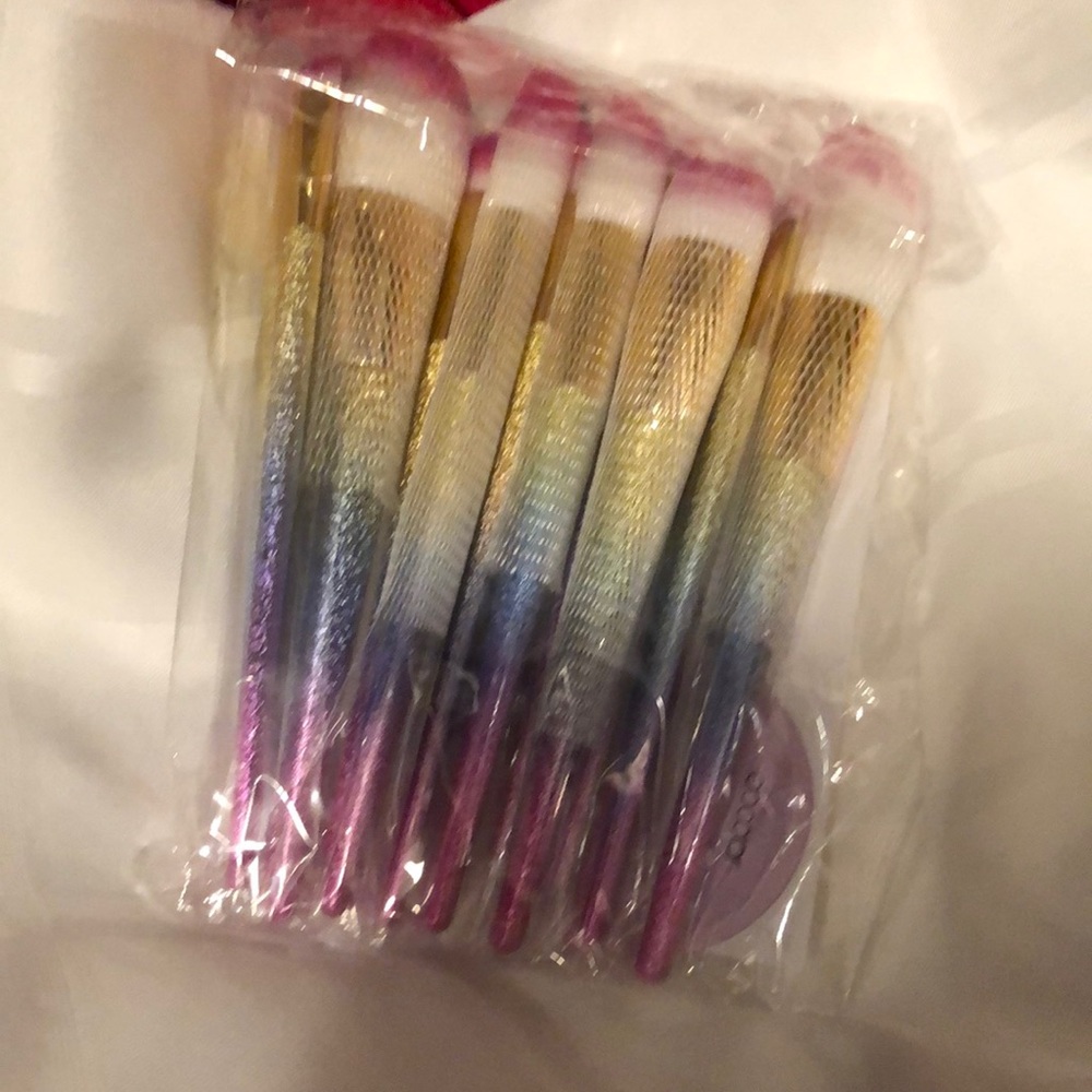 Makeup Brushes - image 2